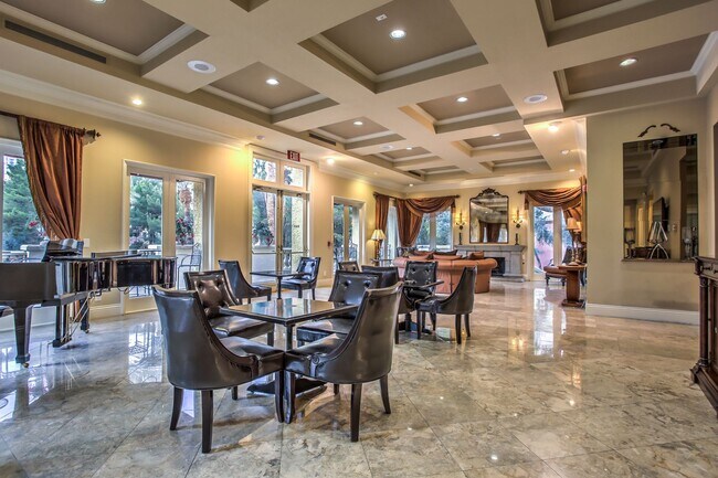 Building Photo - Charming Fully Furnished 1 Bedroom Condo: ...