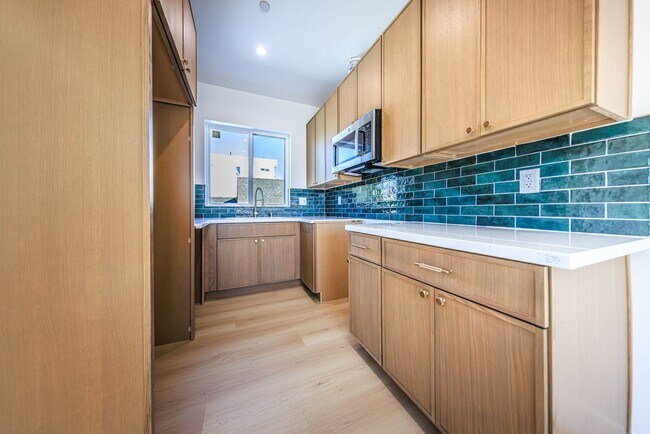 Building Photo - Luxury Never Before Lived in Townhomes!