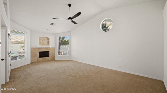 Building Photo - 8638 E Dahlia Dr