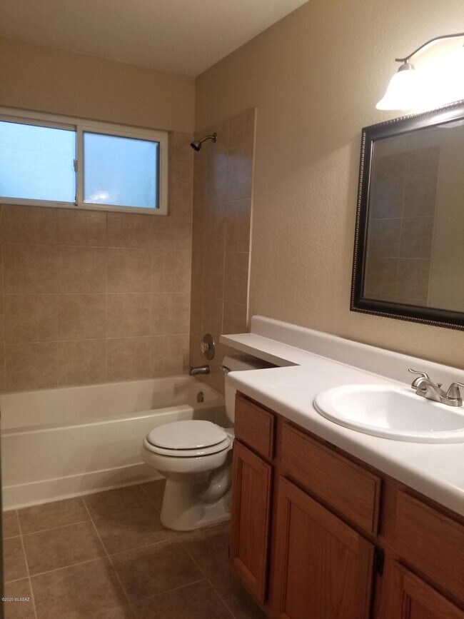 Building Photo - 2617 W Lazybrook Dr