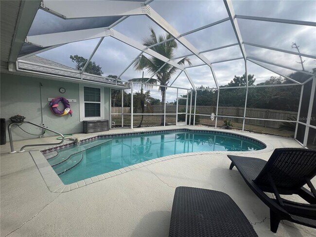 Building Photo - 681 Verona St