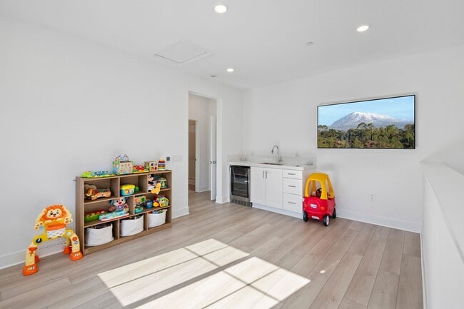 Building Photo - Beautiful 5bed/4bath for Rent Home at Great Park