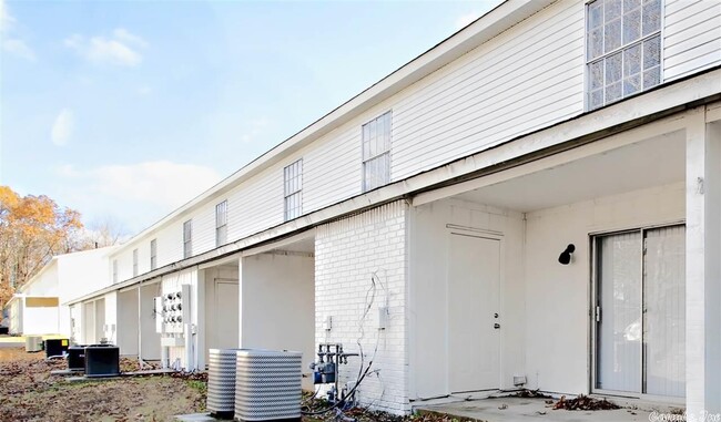 Building Photo - 17 Powhatan Dr