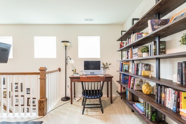 Building Photo - Spacious, Stylish & Move-In Ready! 3BR End Unit Townhome in Durham