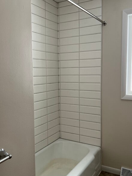Tub/Shower with new tile in 2023 - 835 Maple St NE