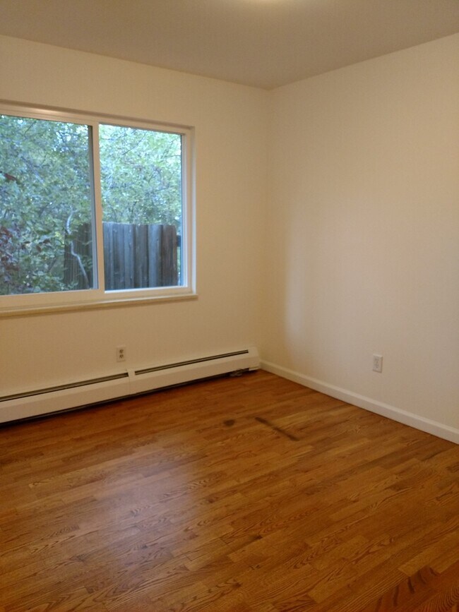 Building Photo - Charming 1 Level House 3 Bed, 2 Bath with ...