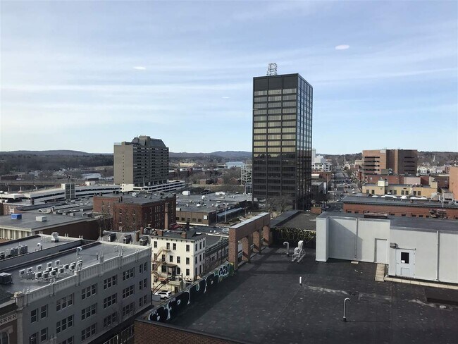 Building Photo - 875 Elm St