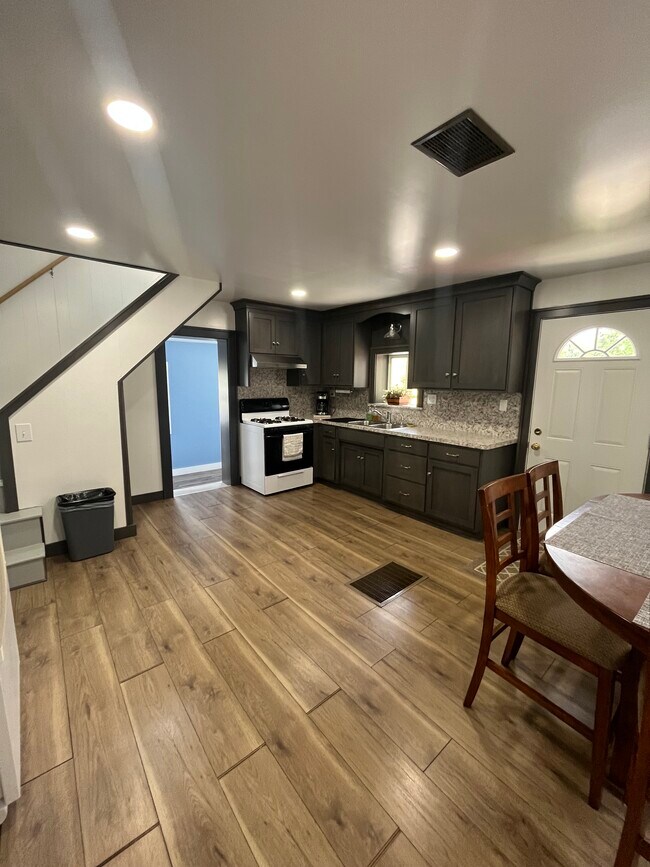 Building Photo - 310 S Butler St