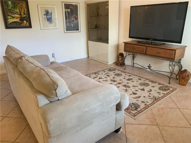 Building Photo - 820 Flanders S