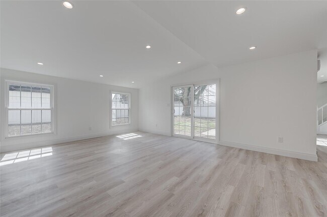 Building Photo - 27 Walnut Ln