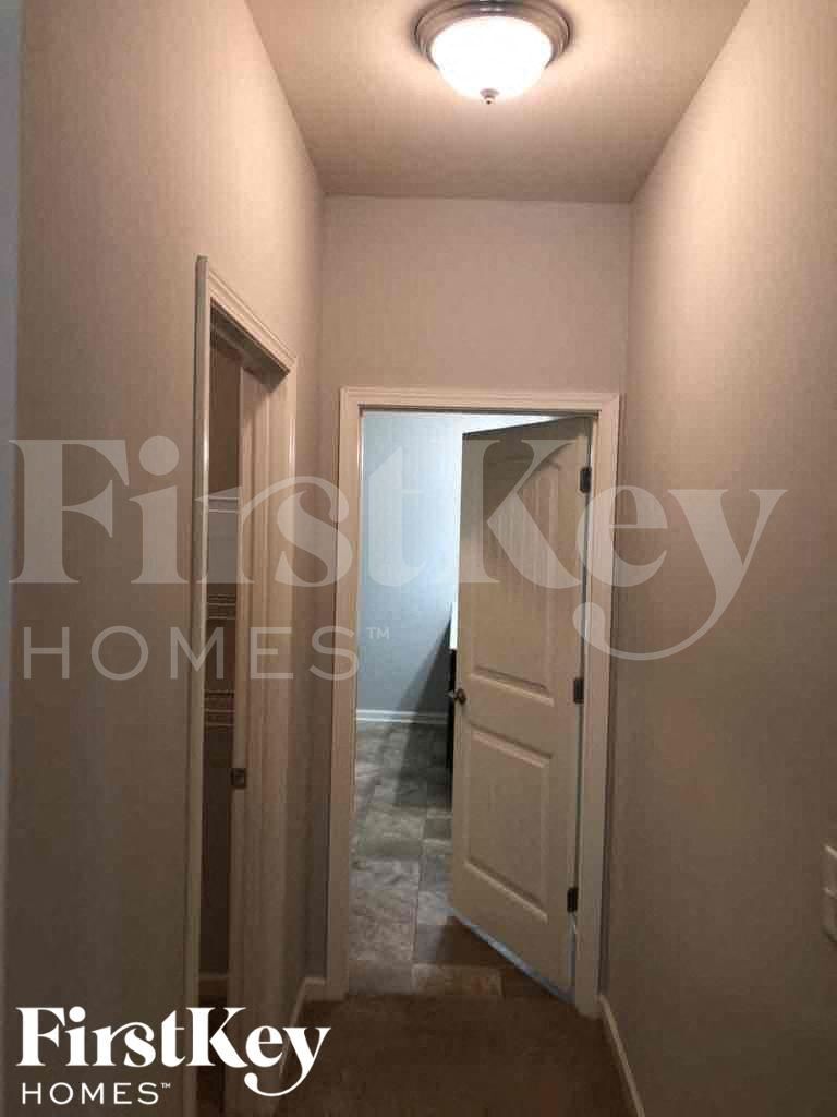 Building Photo - 5037 Bella Ct