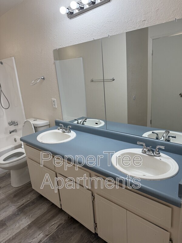 Building Photo - 151 E Cherry Ln