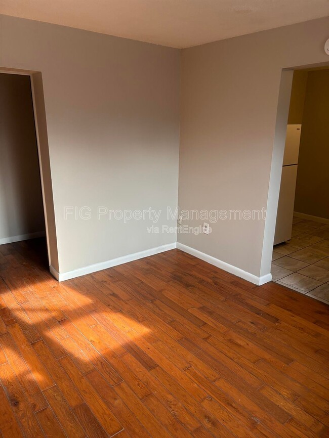 Building Photo - 605 W E St