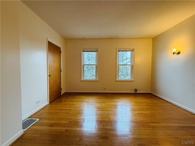 Building Photo - 4 Grant St