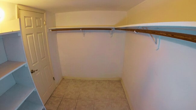 Building Photo - 236 Castlewood Dr