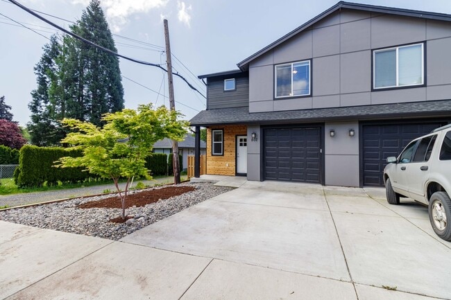 Primary Photo - Move In Ready 3 Bedroom 2.5 Bathroom with ...