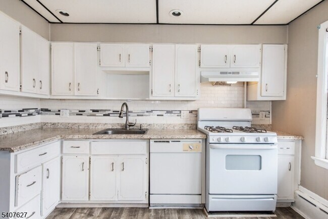 Building Photo - 106 Sadler Rd