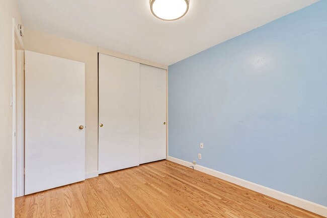 Building Photo - Spacious 4BR/2BA Home in Prime Irvington C...
