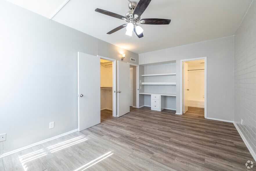 2BR, 2BA - 928SF - Main Bedroom - Tempe Terrace