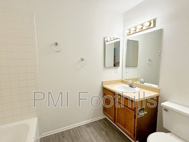 Building Photo - 8460 Everett Way