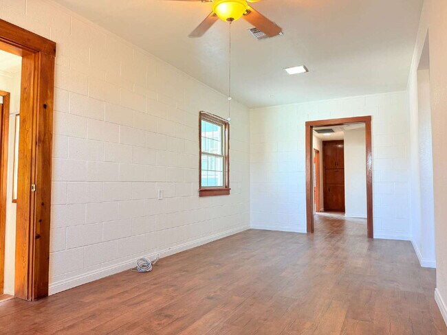 Building Photo - Beautifully Remodeled 4 Bed / 2.5 Bath Home for Rent – National City (ADA Friendly)