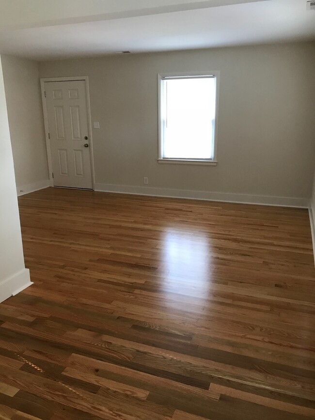 Building Photo - Beautiful Remodeled Two Bedroom House Near...