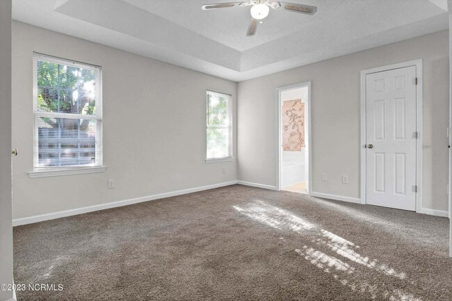 Building Photo - *** Promotion -- Sign lease by January 31 and receive $1000 off first months rent!!    3 Bedroom ...