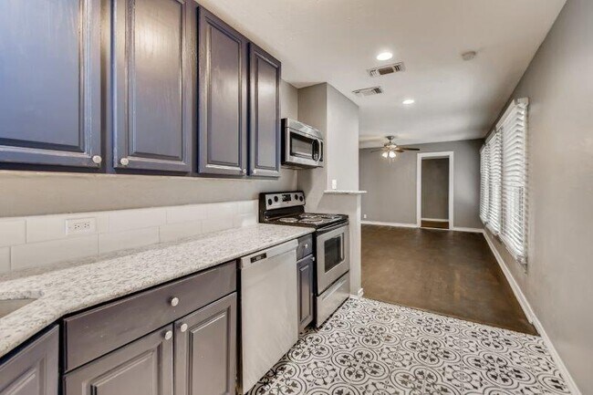 Building Photo - 4208 Valentine St