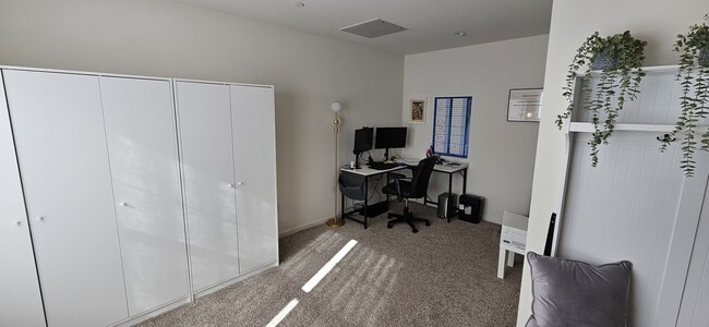 Building Photo - 2227 Glacier St