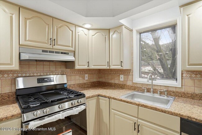 Building Photo - 21 Circle Dr