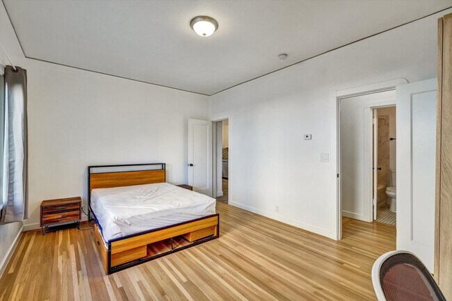 Building Photo - Move in Now! Single Bed (MALE) in Shared Room – Furnished Apt for 4 $1,100/month + $100 Utilities