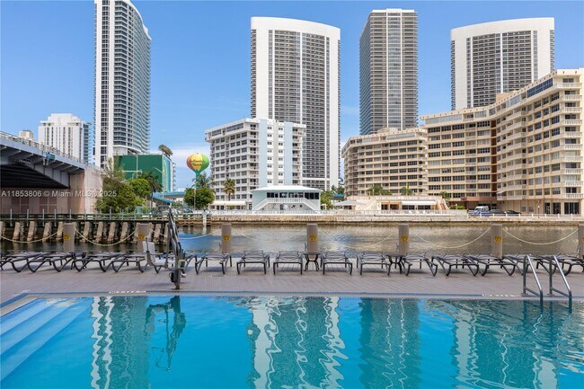 Building Photo - 2600 E Hallandale Beach Blvd