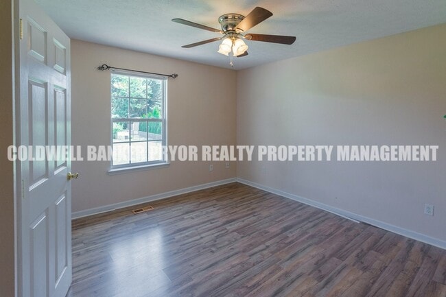 Building Photo - 295 Sky Dr