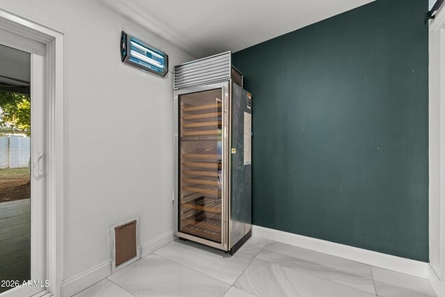 Building Photo - 3938 E Cheery Lynn Rd