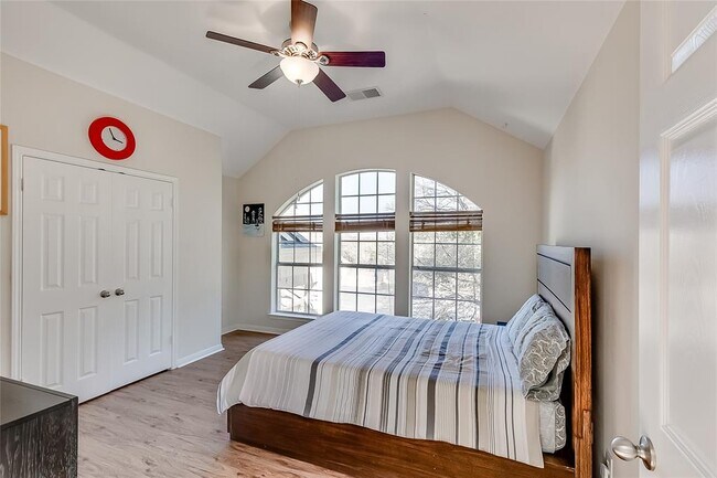 Building Photo - 9001 Sunburst Terrace