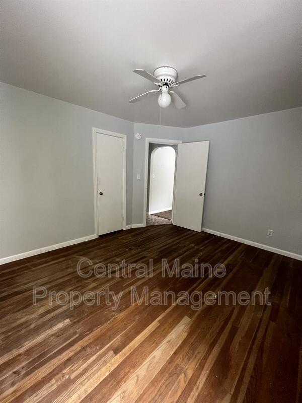 Building Photo - 76 7th St