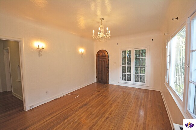 Building Photo - 5727 Carlton Way