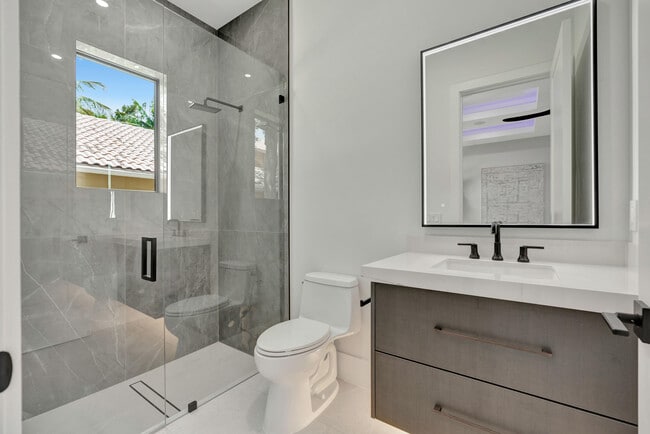 Building Photo - 416 S Lake Dr