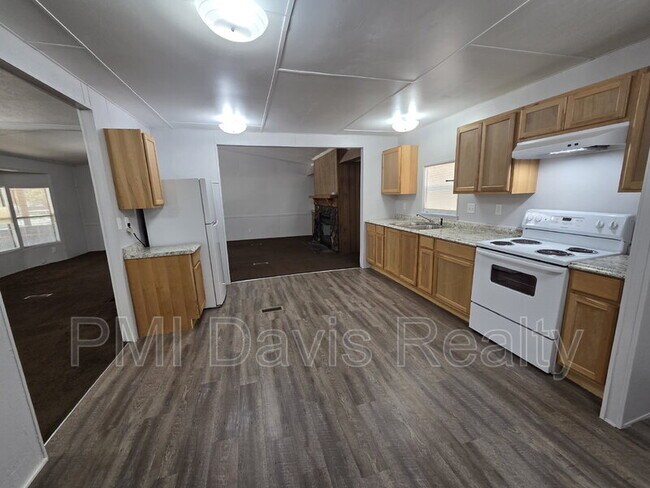 Building Photo - 2288 Amarylis Ave