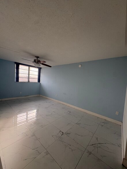 Building Photo - 8889 Fontainebleau Blvd