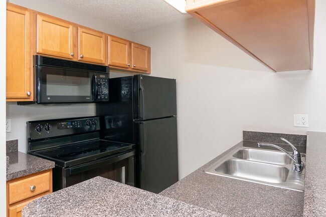 Building Photo - Lake Front - 2nd Floor - Upgraded- 1 Bedroom 1 Bathroom for Rent in Brandon, FL