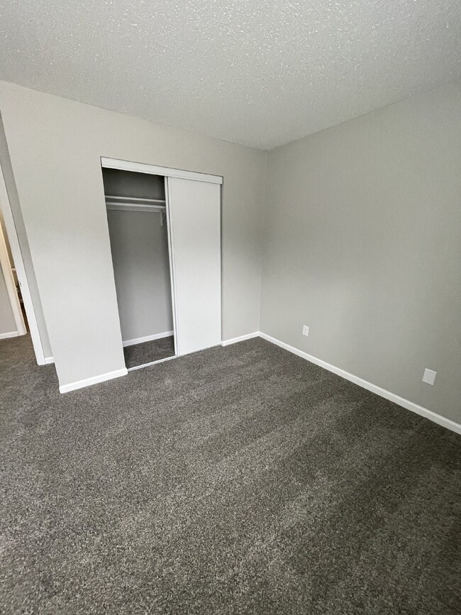 Building Photo - Charming Newly Remodeled 2 Bedroom Apartme...