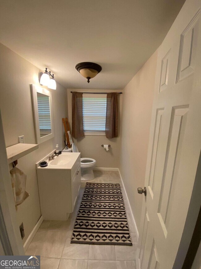 Building Photo - 1317 Dunwoody Ln NE