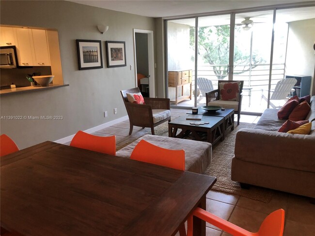 Building Photo - 1831 Sabal Palm Dr