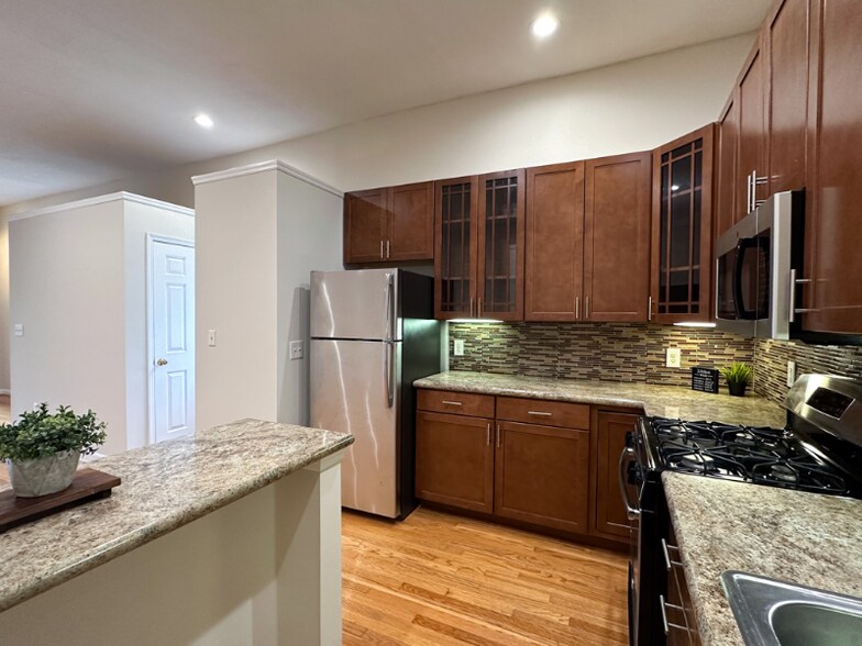 Building Photo - 2326 Upland Pl