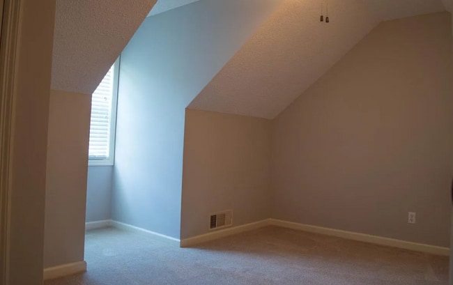 Building Photo - 1080 Maple Cir