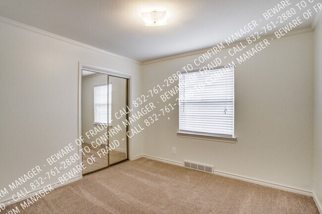 Building Photo - 518 Malden Dr