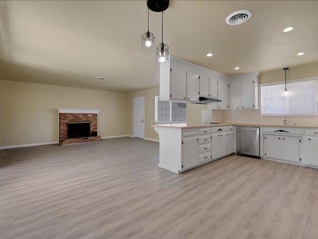 Building Photo - 5274 Heritage Dr