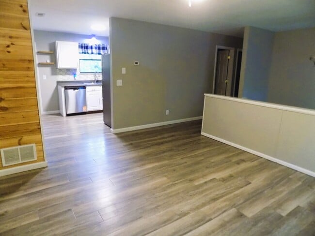 Building Photo - 115 Belmont Dr