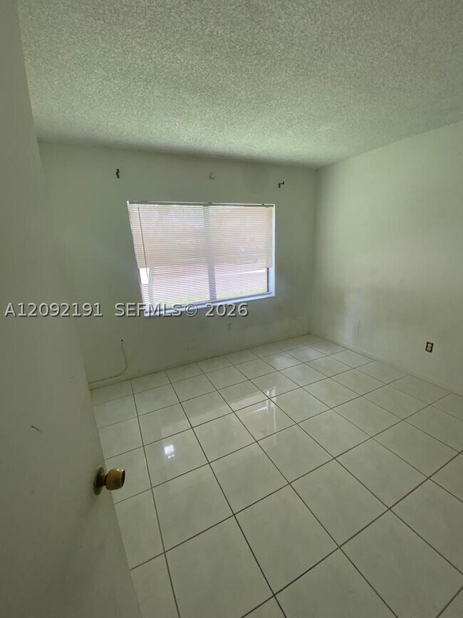 Building Photo - 2715 W 66th St